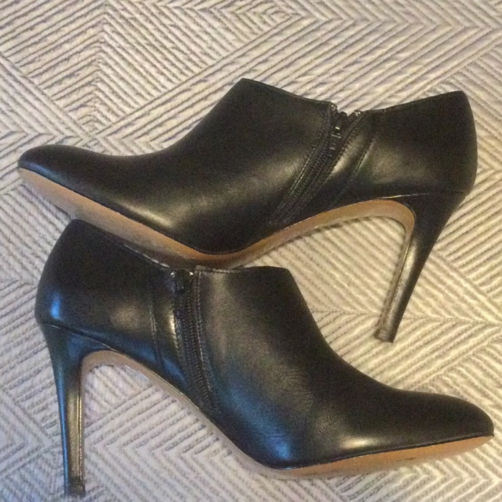 Coach Seneca size 9.5 black leather heels for women - Picture 9 of 11